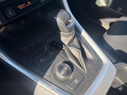 Used 2022 Toyota RAV4 XLE Premium image 22