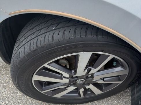 Certified 2020 Nissan Versa SV FWD image 7