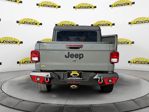 Used 2023 Jeep Gladiator Sport image 4