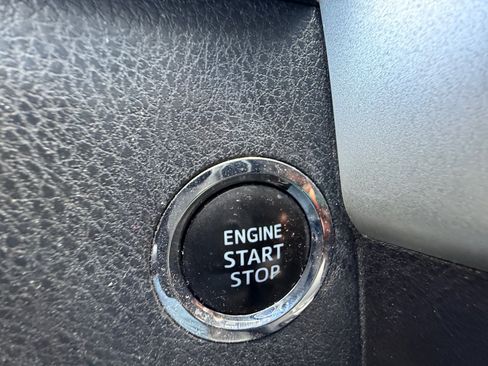 Used 2014 Toyota Highlander Limited w/ Driver Technology Package FWD image 29