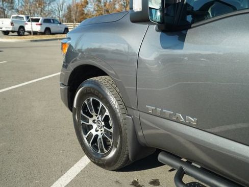Used 2024 Nissan Titan SV w/ SV Convenience Package image 35