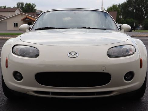Used 2006 MAZDA MX-5 Miata Sport RWD image 13