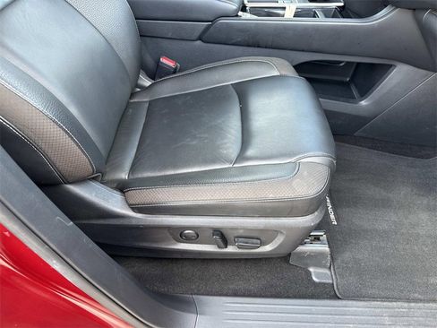 Used 2023 Nissan Pathfinder SL image 32