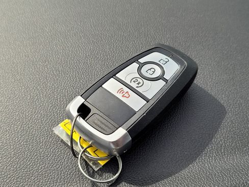 Used 2022 Ford Escape SE w/ Cold Weather Package FWD image 11