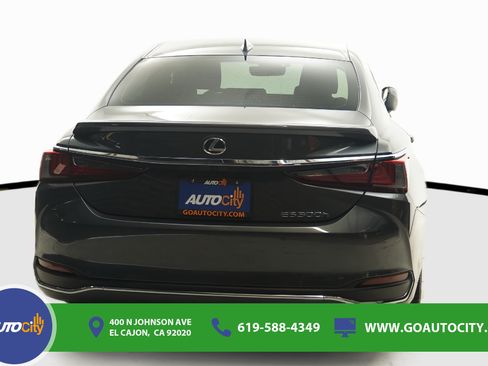 Used 2024 Lexus ES 300h w/ Premium Package FWD image 12