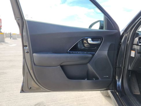 Used 2022 Kia Niro EX image 20