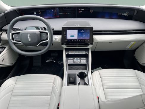 New 2026 Lincoln Nautilus Reserve AWD/4WD image 9
