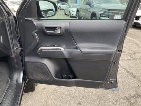 Used 2022 Toyota Tacoma TRD Off-Road AWD/4WD image 24