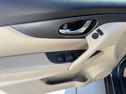 Used 2016 Nissan Rogue S w/ Appearance Package FWD image 40