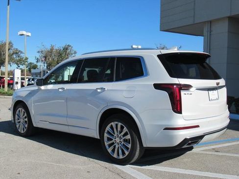 Used 2023 Cadillac XT6 Premium Luxury image 4