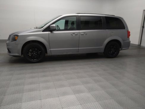 Used 2020 Dodge Grand Caravan SE image 2