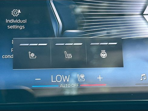 Used 2025 BMW 760i xDrive 760i xDrive w/ Executive Package image 21