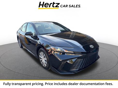 Used 2025 Toyota Camry SE FWD image 1