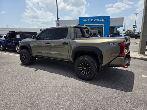 Used 2025 Toyota Tacoma TRD Off-Road AWD/4WD image 12