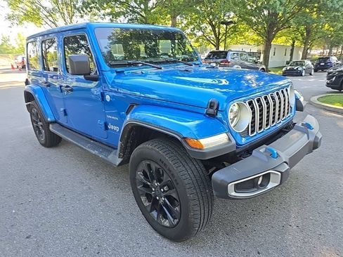 Used 2024 Jeep Wrangler Unlimited Sahara w/ Technology Group AWD/4WD image 2