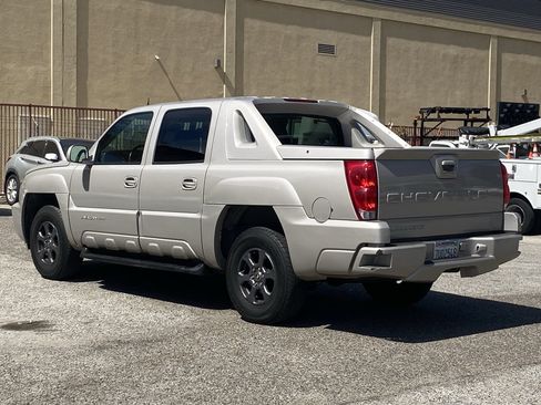 Used 2005 Chevrolet Avalanche LS w/ Onstar Plus Package RWD image 4