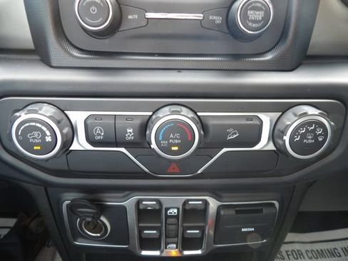 Used 2019 Jeep Wrangler Unlimited Sport S AWD/4WD image 22