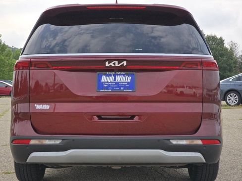 Used 2022 Kia Carnival LX FWD image 18