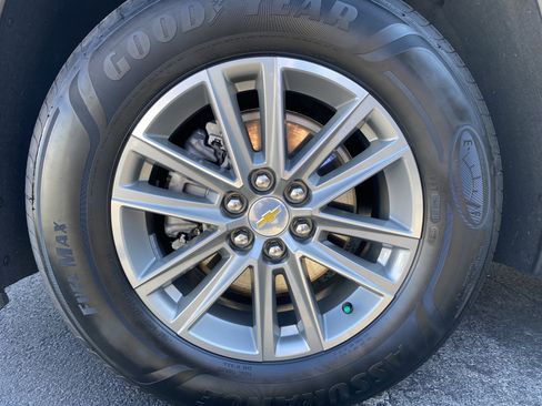 Used 2023 Chevrolet Traverse LS image 41