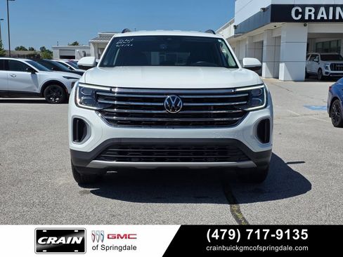 Used 2024 Volkswagen Atlas SE AWD/4WD image 2