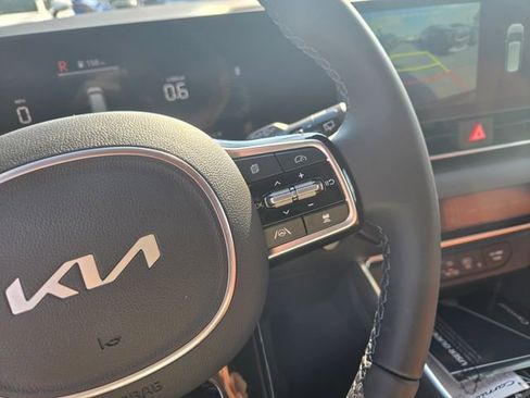 New 2026 Kia Carnival EX FWD image 16