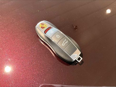 Used 2025 Porsche Macan image 35