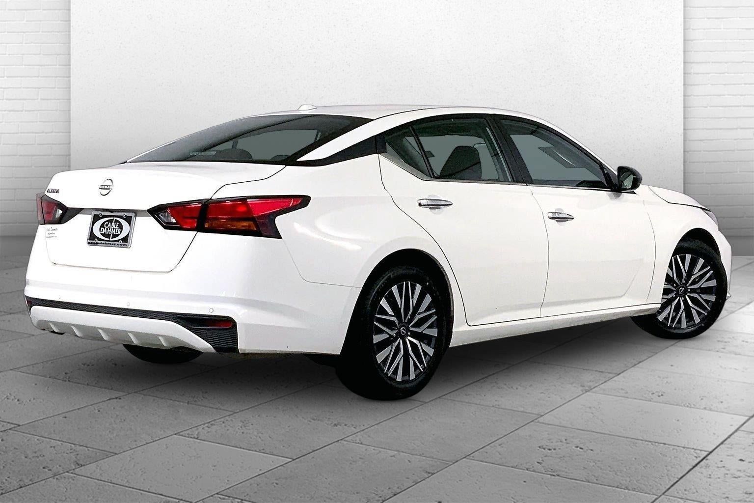 Used 2025 Nissan Altima 2.5 SV FWD image 29