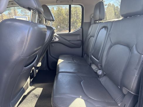 Used 2013 Nissan Frontier SL w/ Moonroof Pkg image 14