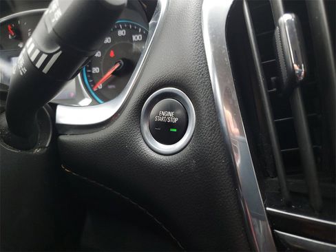 Used 2020 Chevrolet Traverse LT image 35