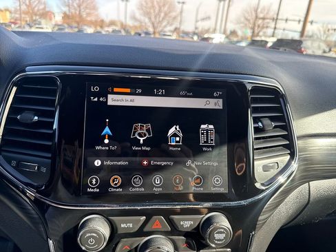 Used 2020 Jeep Grand Cherokee Altitude image 19