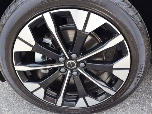 Used 2026 Volvo XC60 B5 Plus image 30
