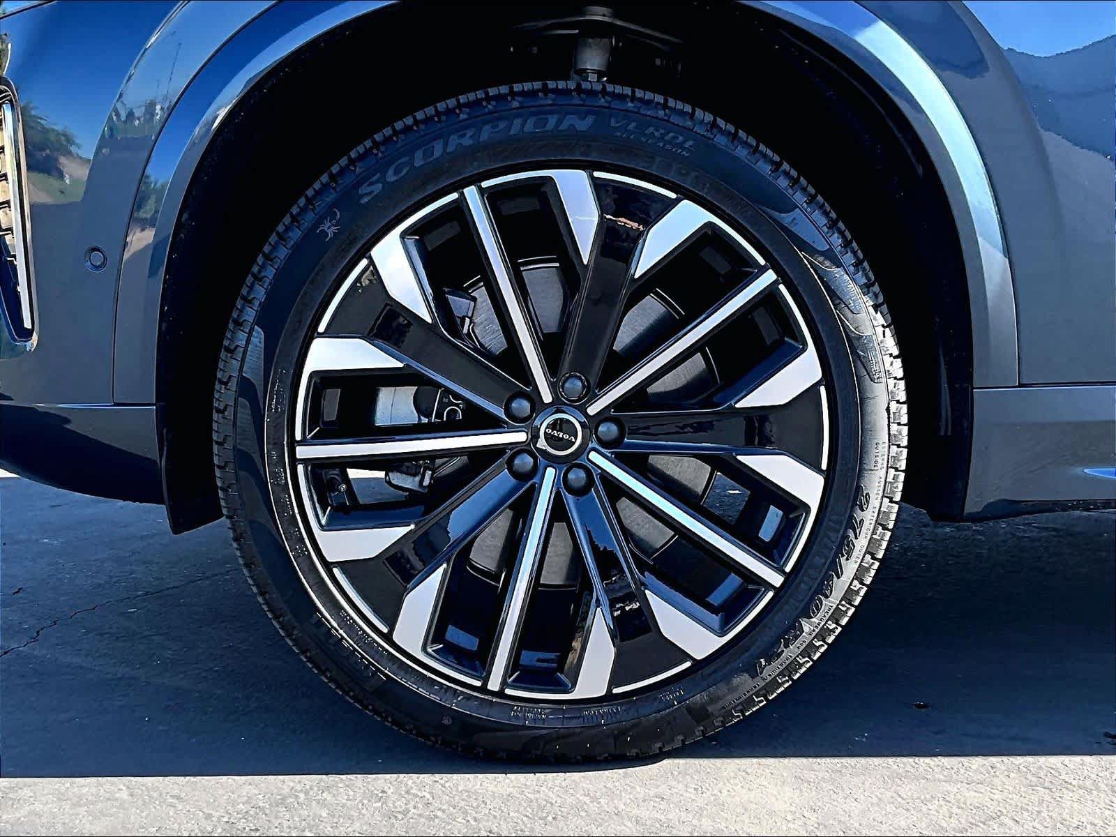 Used 2026 Volvo XC90 T8 Plus w/ Protection Package Premier AWD/4WD image 13