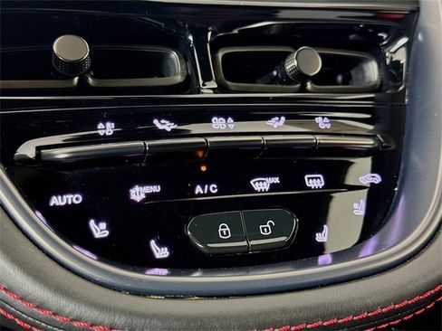 Used 2021 Aston Martin DBX image 17
