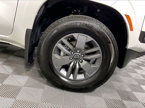 Certified 2025 Nissan Frontier SV w/ SV Convenience Package image 11