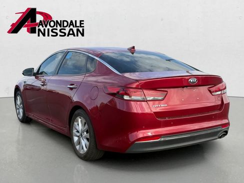 Used 2018 Kia Optima S FWD image 3