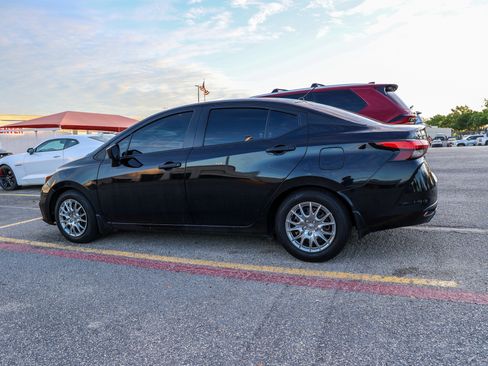 Used 2020 Nissan Versa S image 10