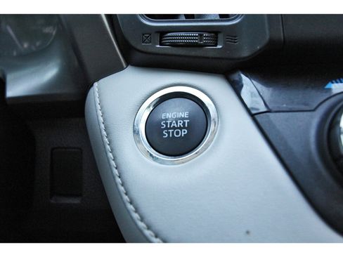 Used 2018 Toyota RAV4 Limited image 19