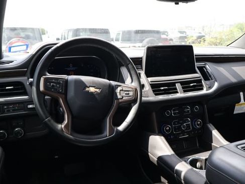 Used 2024 Chevrolet Suburban High Country w/ Premium Package 2 RWD image 11