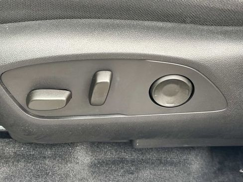 Used 2024 Chevrolet Traverse LT FWD image 32
