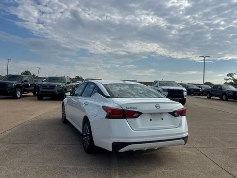 Certified 2025 Nissan Altima 2.5 SV FWD image 17