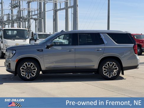 Used 2023 GMC Yukon Denali Ultimate AWD/4WD image 9