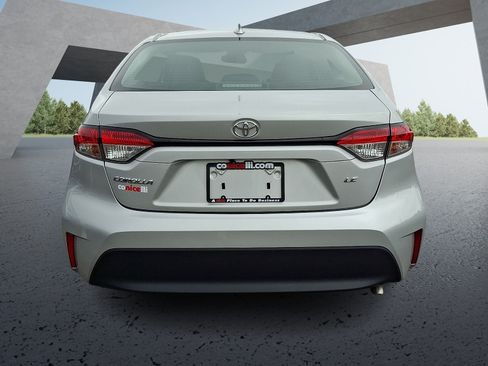 Used 2024 Toyota Corolla LE FWD image 5
