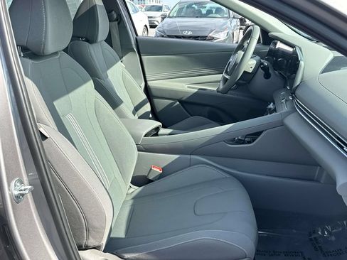 Used 2024 Hyundai Elantra SEL w/ Convenience Package FWD image 25
