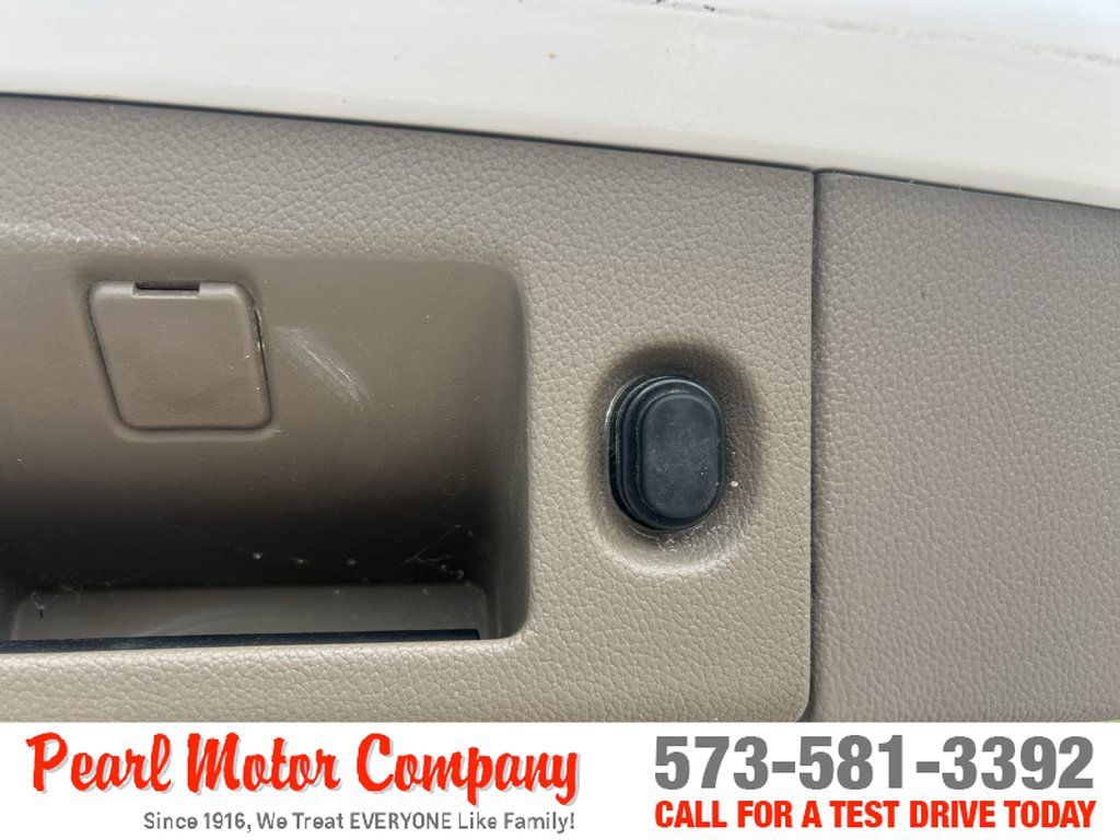 Used 2017 GMC Yukon XL SLT w/ Premium Edition AWD/4WD image 26