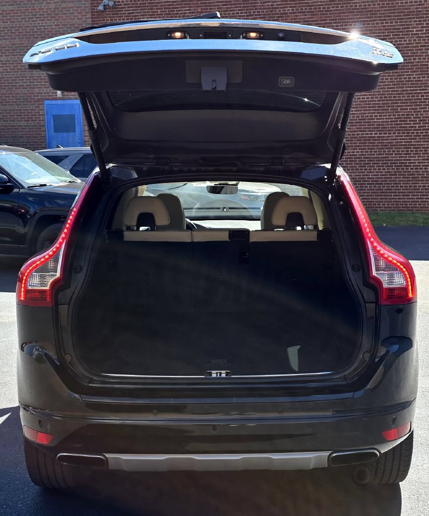 Used 2017 Volvo XC60 T6 Inscription w/ Climate Package AWD/4WD image 7