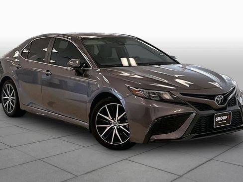 Used 2023 Toyota Camry SE FWD image 2