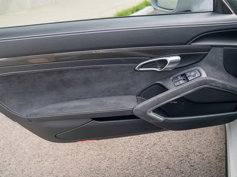 Certified 2018 Porsche 911 GT3 RWD image 10