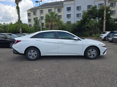 New 2026 Hyundai Elantra SE FWD image 8