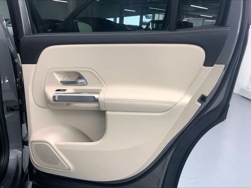 Used 2026 Mercedes-Benz GLB 250 image 10