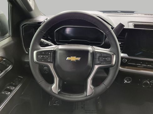 Used 2022 Chevrolet Silverado 1500 LT AWD/4WD image 6